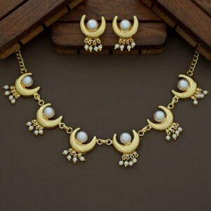 Golden Animal Half Moon Pearl Neckpiece With Earring