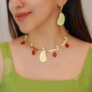Tresaria Tetra Glossy 5 Pearl Neckpiece With Earring