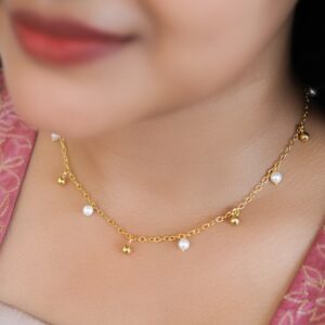 Beleza 11 Ball Golden and Pearl Neckpiece