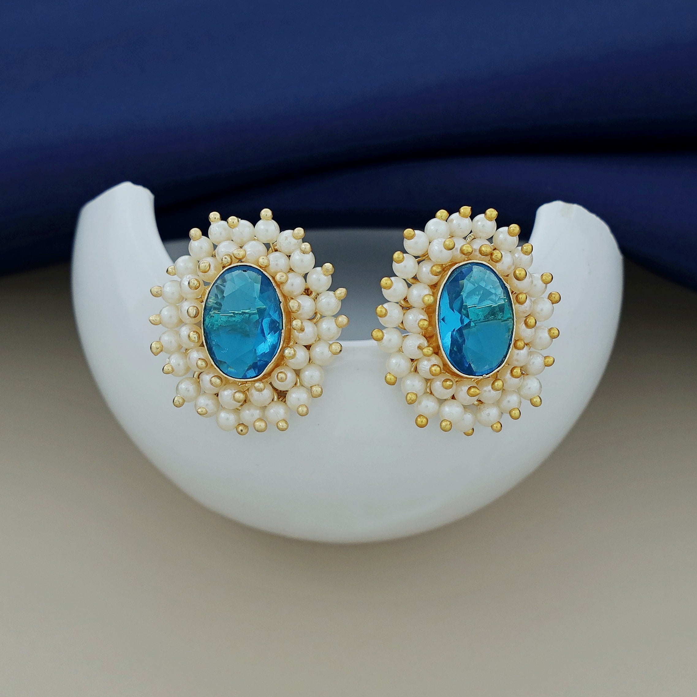 Ahelia Glossy Oval Cluster Pearl Earring - Image 34