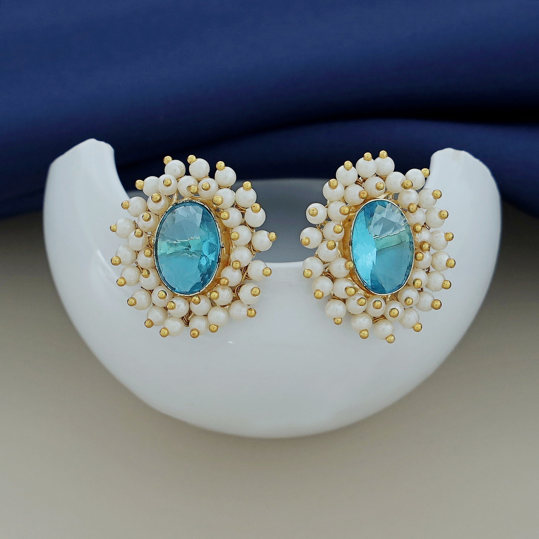 Ahelia Glossy Oval Cluster Pearl Earring - Image 36