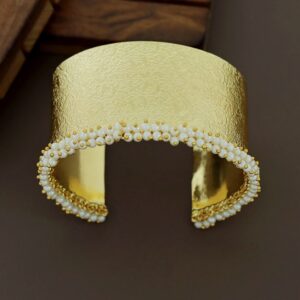 Anupa Cluster Pearl Hand Cuff