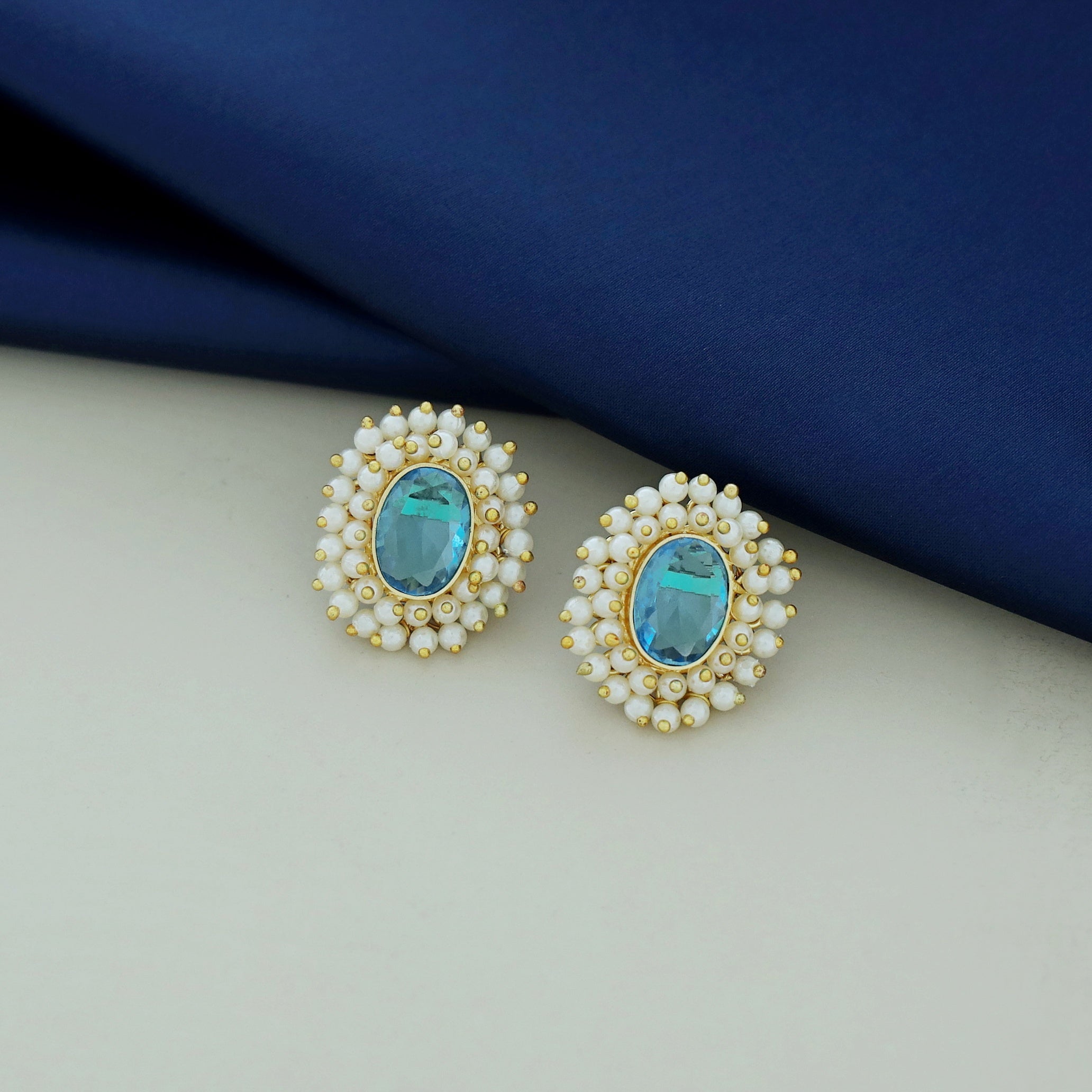 Ahelia Glossy Oval Cluster Pearl Earring - Image 10