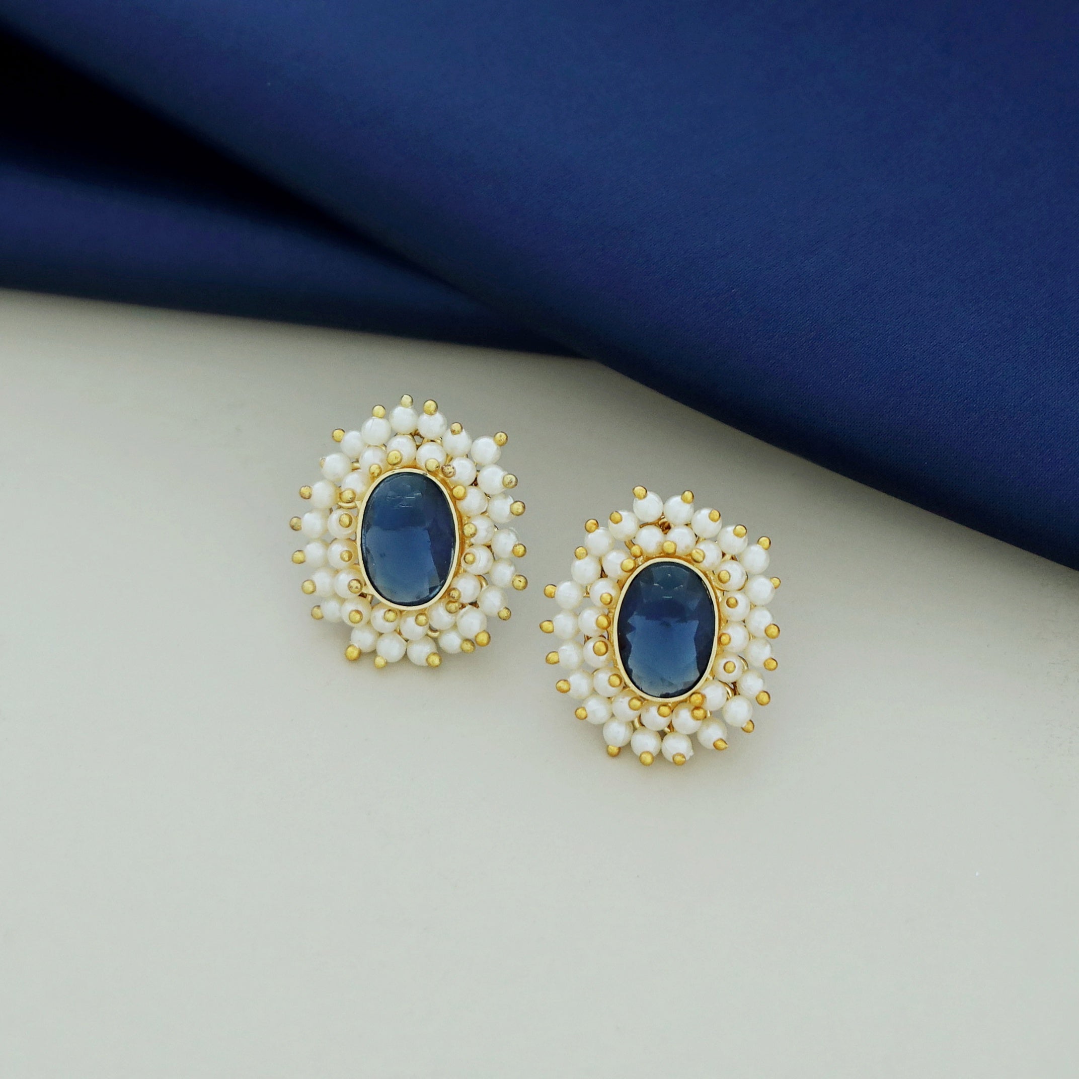 Ahelia Glossy Oval Cluster Pearl Earring - Image 9