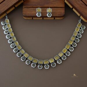 Isabel Rectangle Flower Glossy Neckpiece with Earring