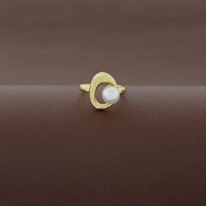 Daphne Golden Pearl Ring