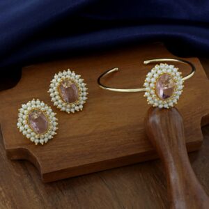 Glossy Halina Pearl Bracelet With Earring