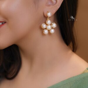 7 Pearl Claw Flower Earring