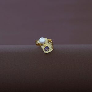 Maadhu Golden Hammered Pearl Glossy Ring