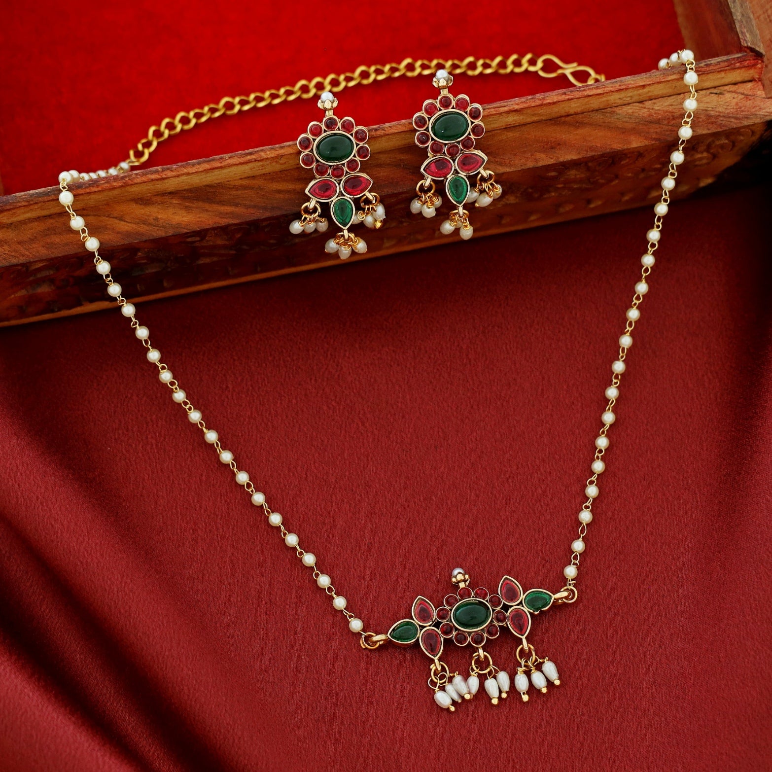 Binaisha Floral Pearl Neckpiece With Earring - Image 4