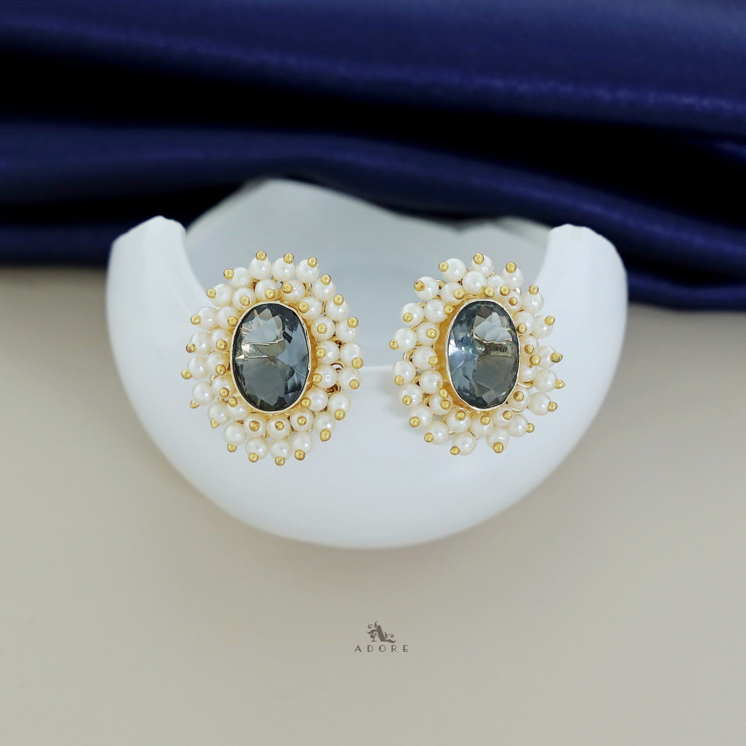Ahelia Glossy Oval Cluster Pearl Earring - Image 32