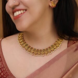 Prisha Devi Pearl Short Neckpiece With Earring