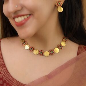 Aathmika Flower Kashi Short Neckpiece With Earring
