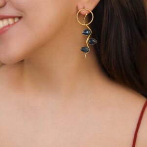 Sadie Golden Circle Glossy Leaf Earring