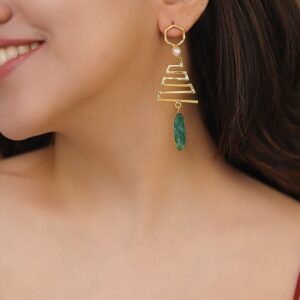 Tannu Zigzag Pearl Dyed Stone Earring