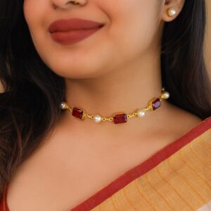Elvire Glossy Rectangle Pearl Choker/Short Neckpiece With Stud
