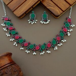 Dahlia Oval Pearl Short Neckpiece With Earring