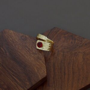 Maadhu Golden Hammered Glossy Ring