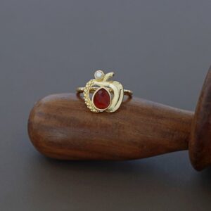 Alasca Golden Hammered Glossy Pearl Apple Ring