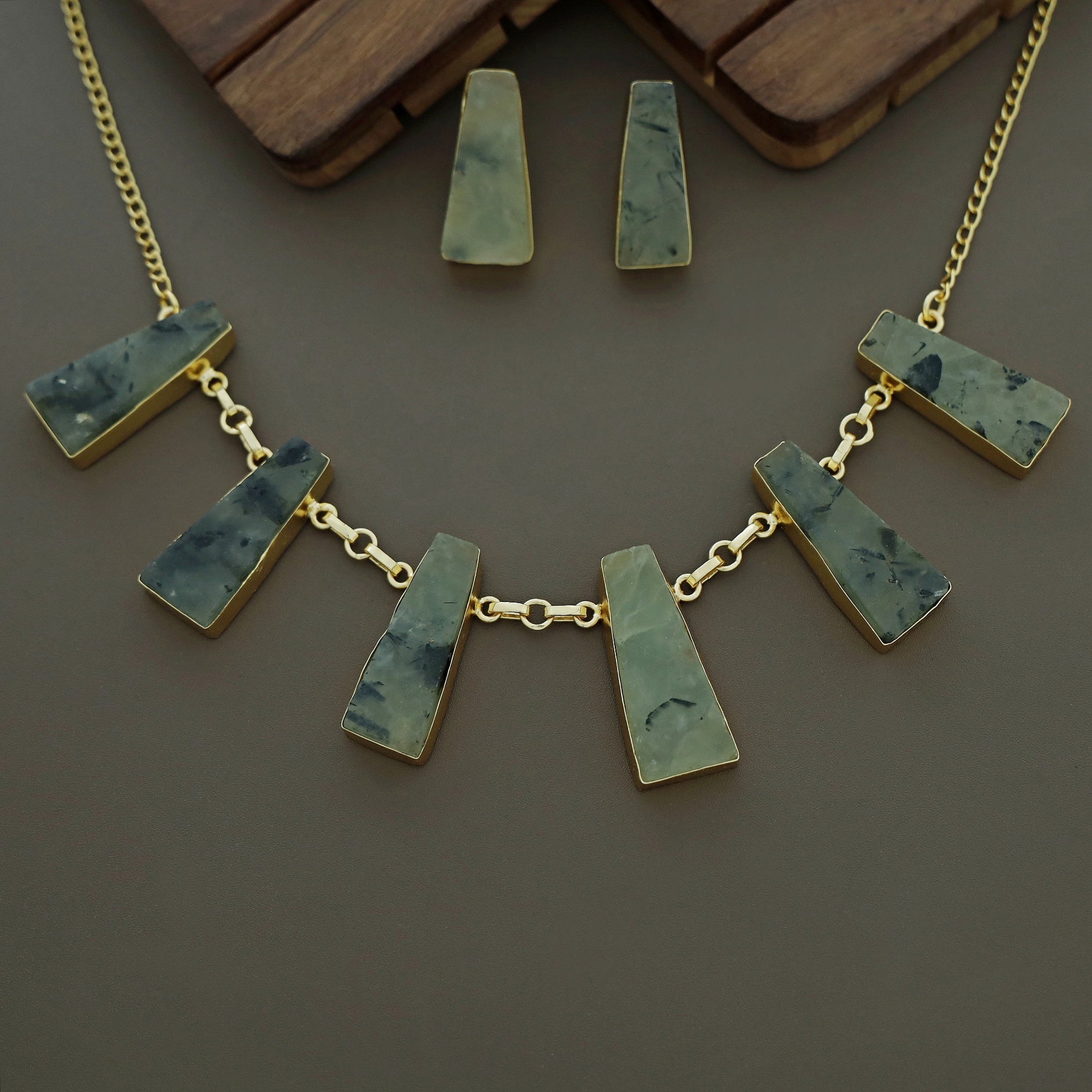 Seraphina 6 Raw Stone Neckpiece With Earring - Image 7
