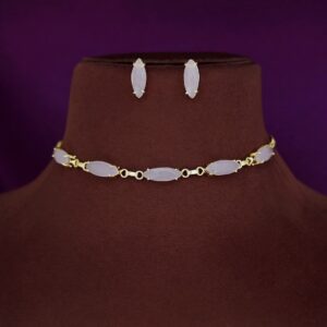 Leeza 5 Glossy Claw Choker With Stud
