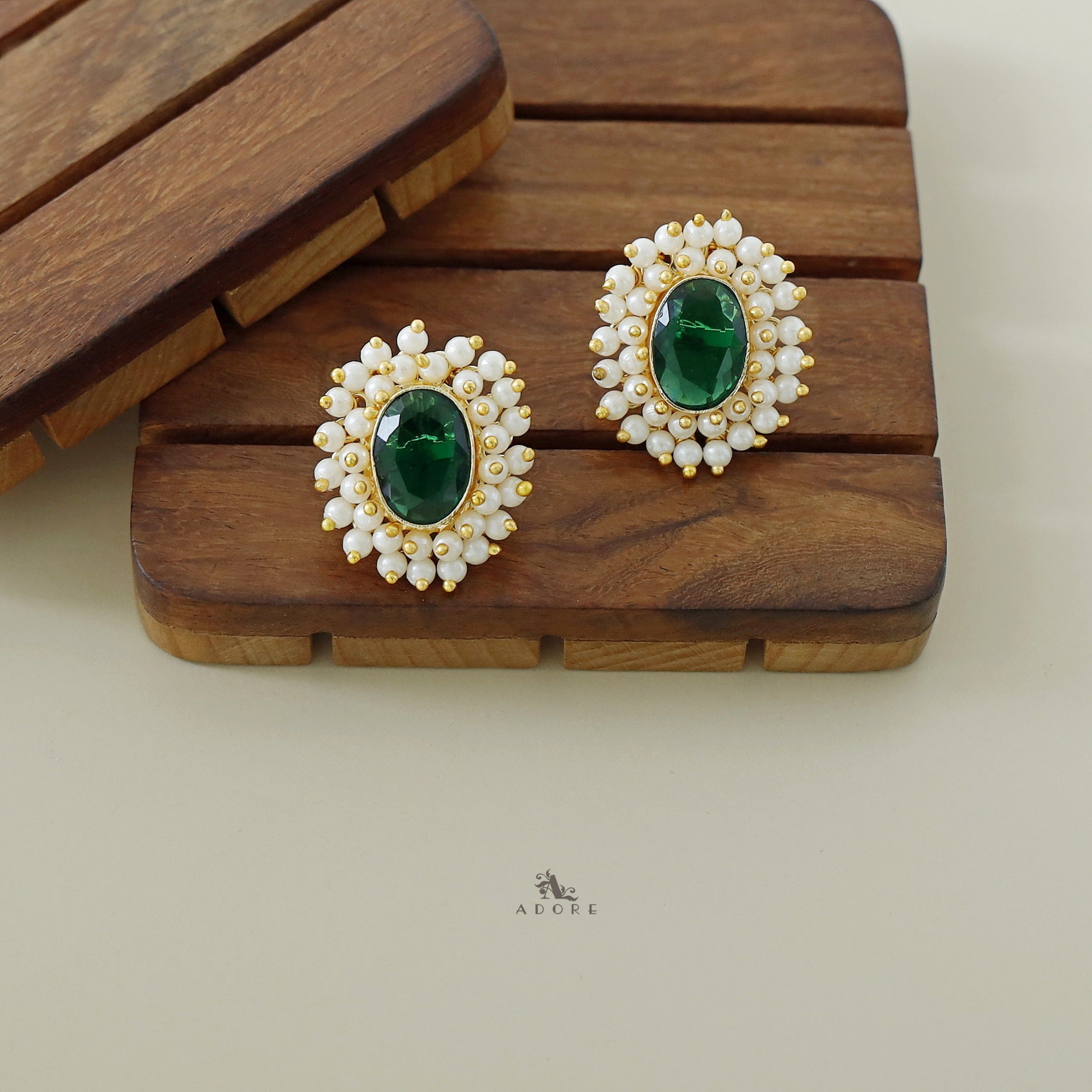 Ahelia Glossy Oval Cluster Pearl Earring - Image 3