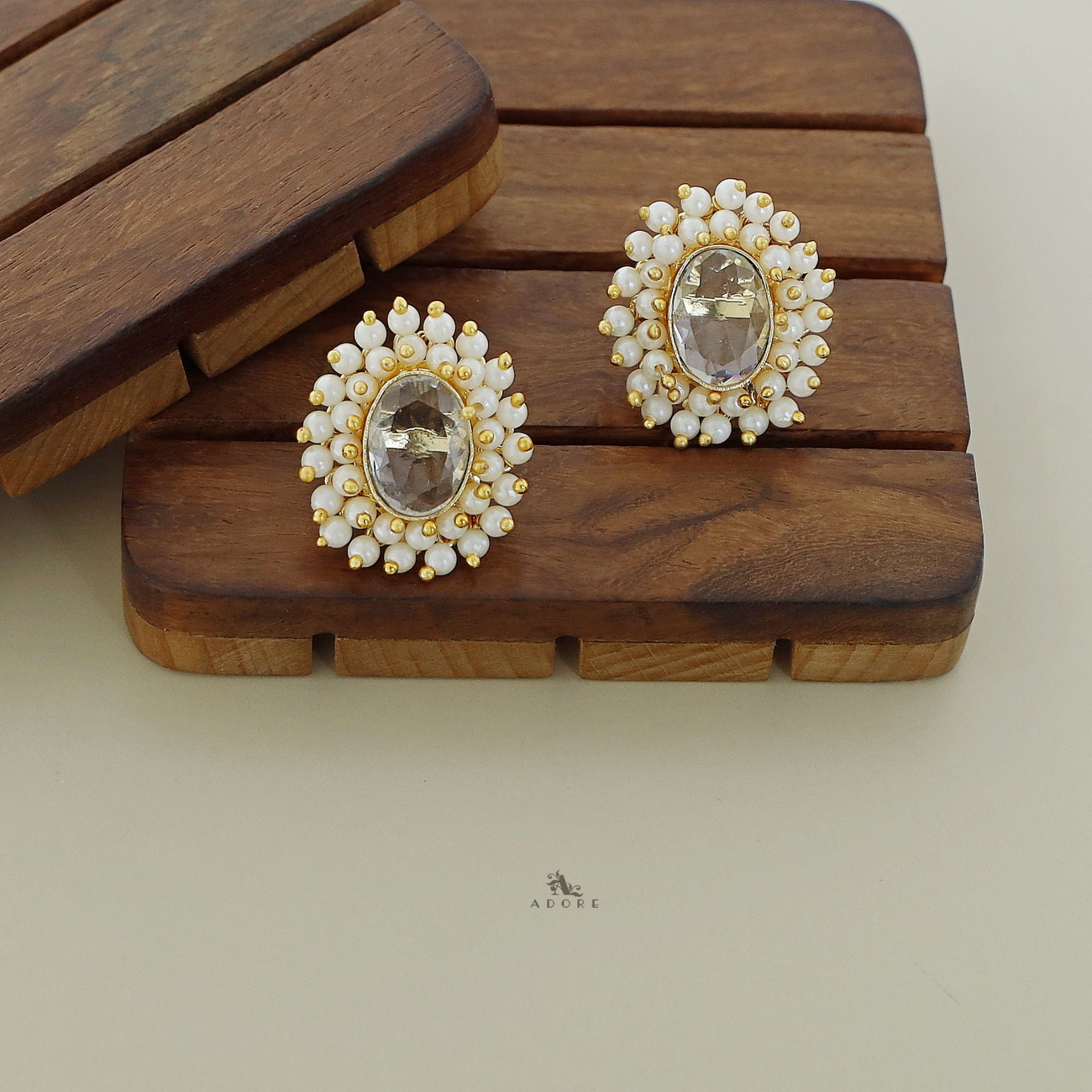 Ahelia Glossy Oval Cluster Pearl Earring - Image 4