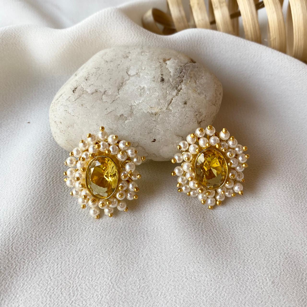 Ahelia Glossy Oval Cluster Pearl Earring - Image 13