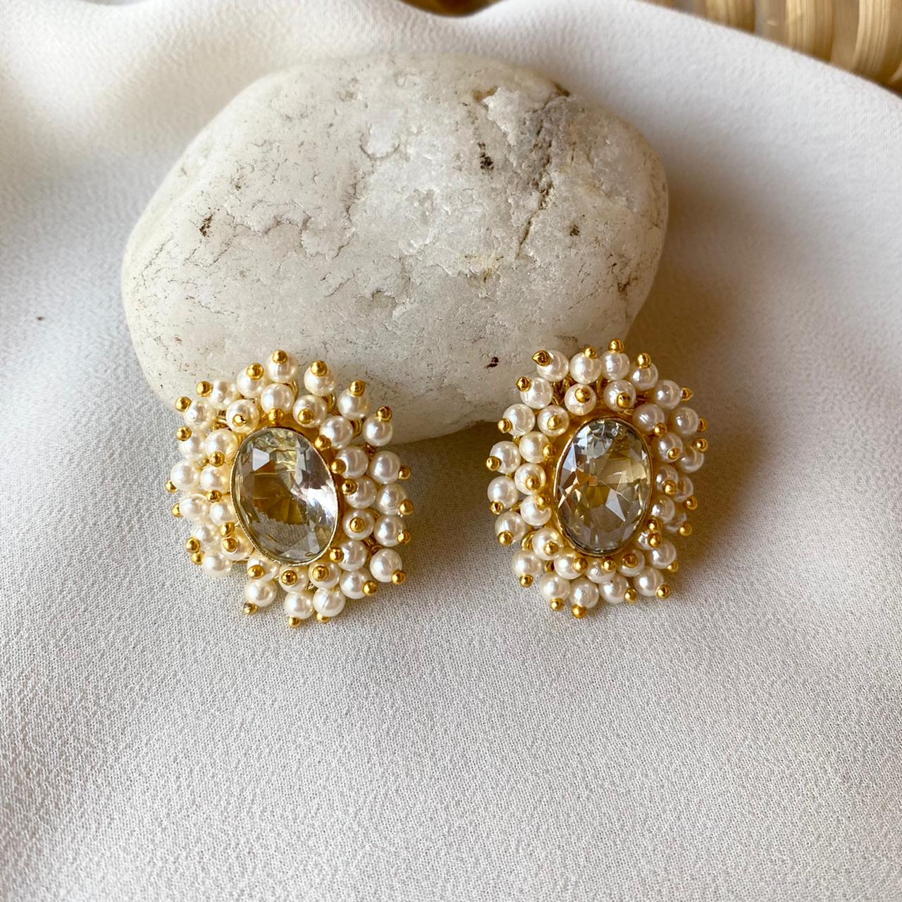 Ahelia Glossy Oval Cluster Pearl Earring - Image 14