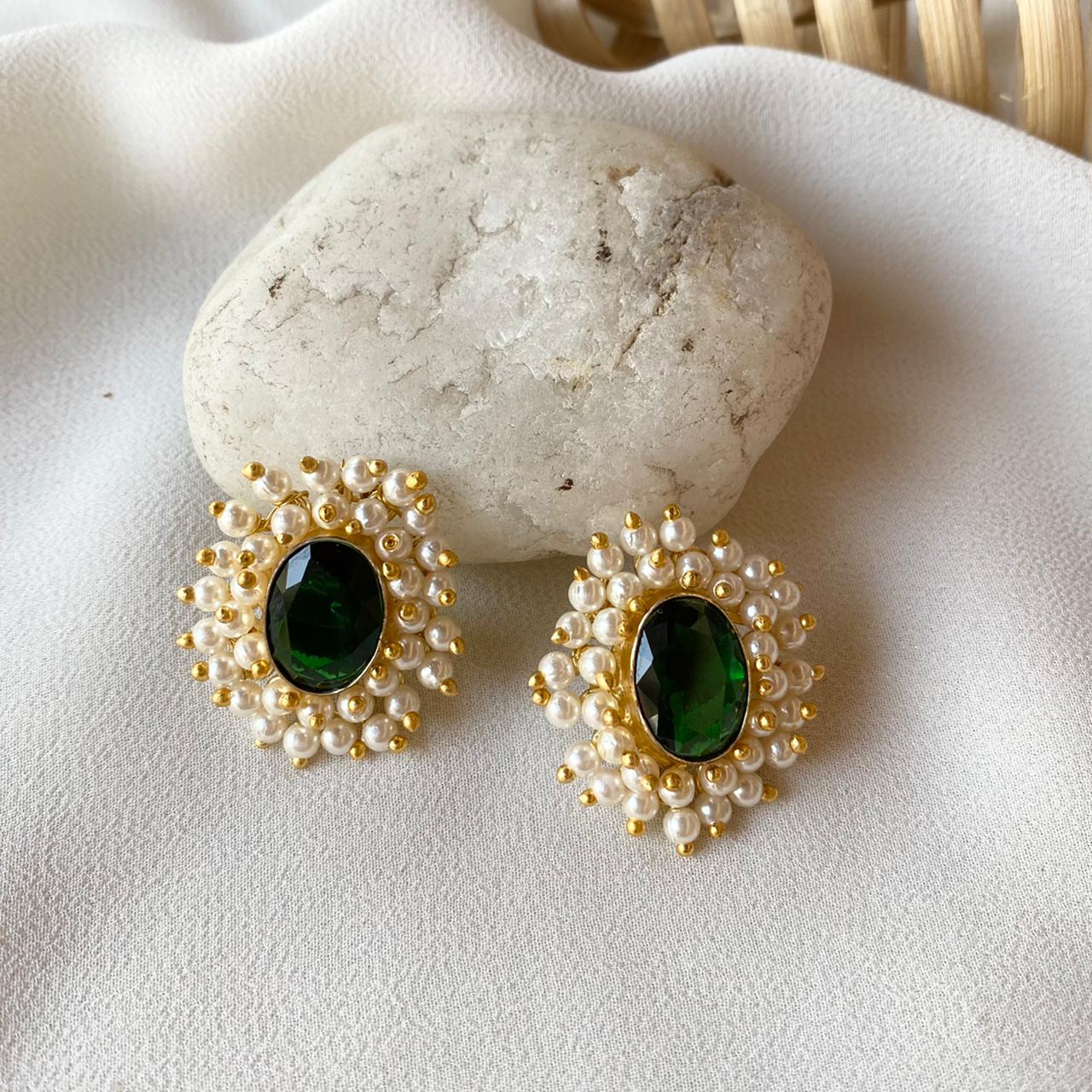 Ahelia Glossy Oval Cluster Pearl Earring - Image 15