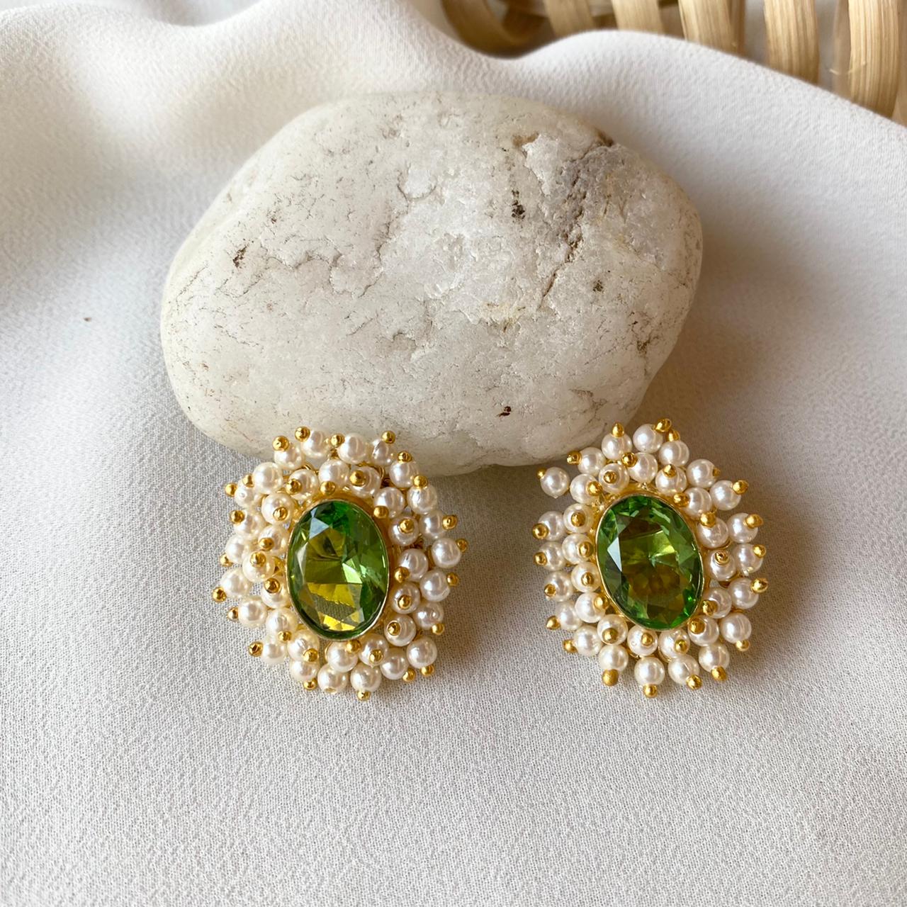 Ahelia Glossy Oval Cluster Pearl Earring - Image 16