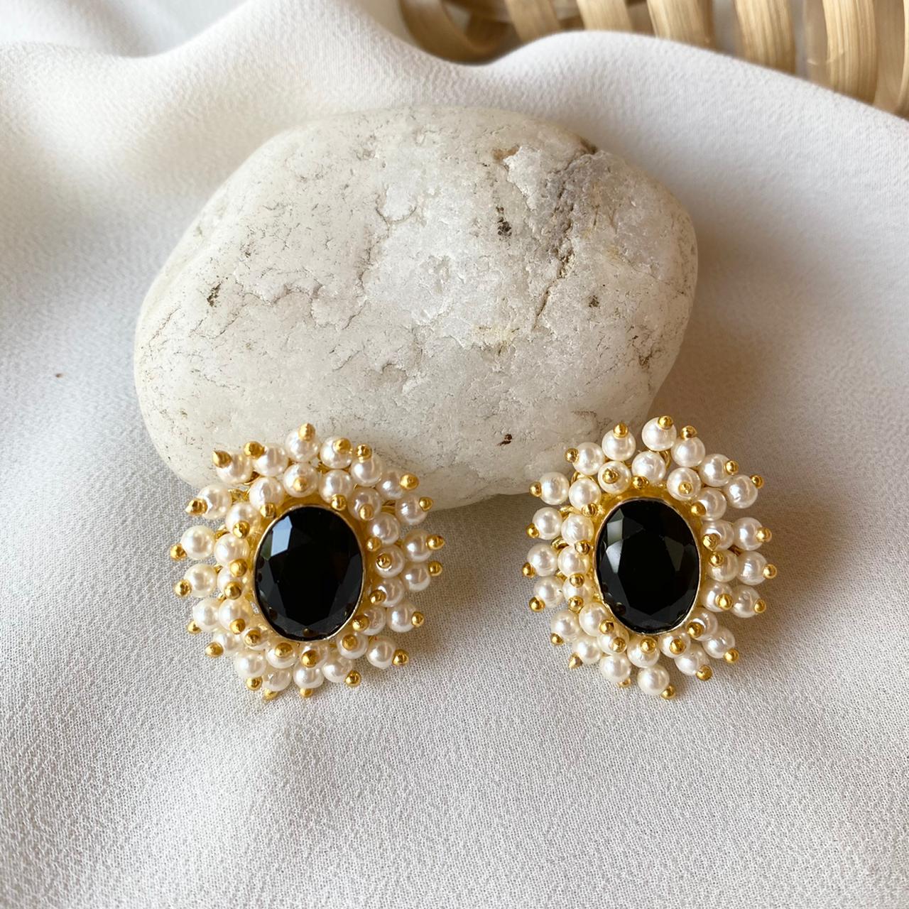 Ahelia Glossy Oval Cluster Pearl Earring - Image 17