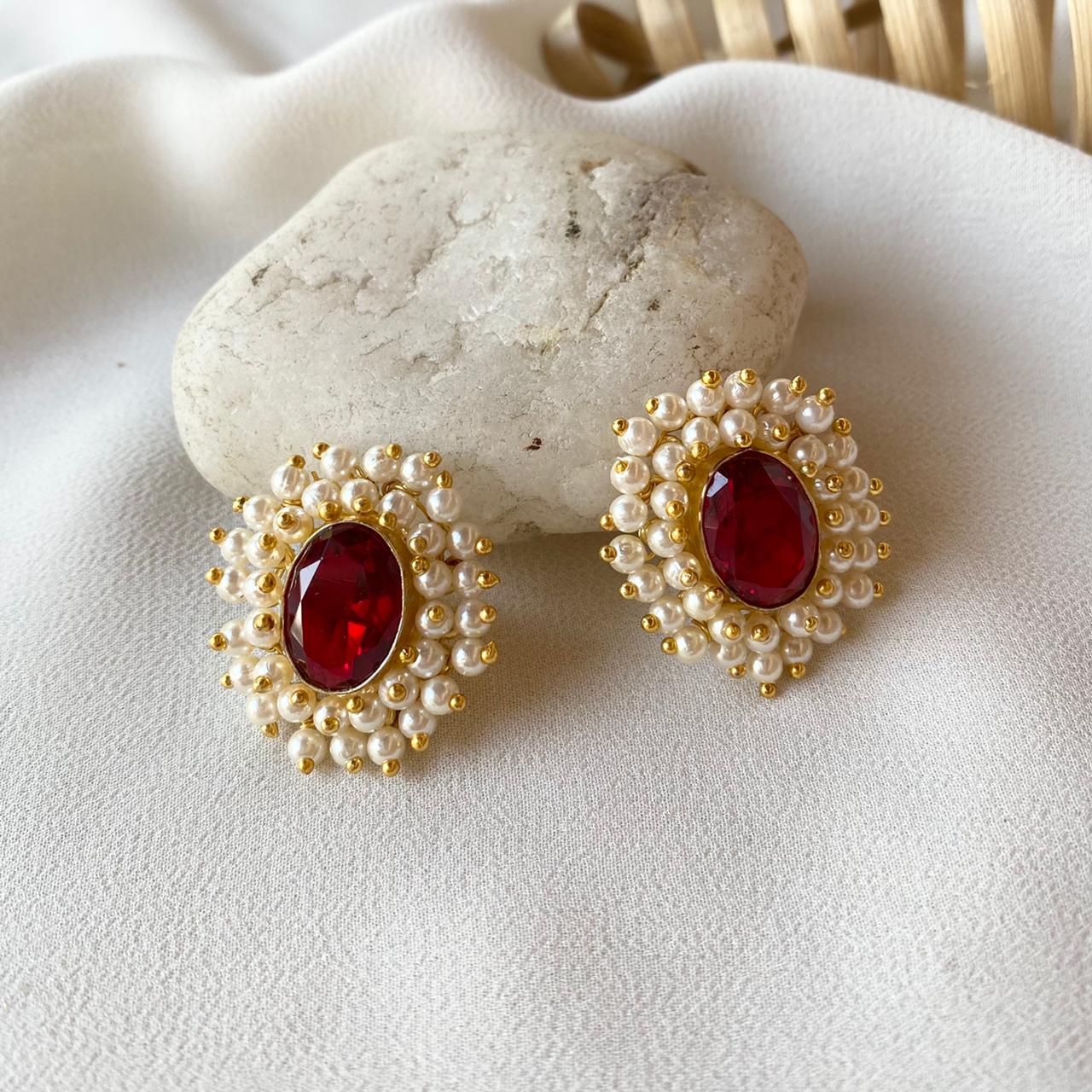 Ahelia Glossy Oval Cluster Pearl Earring - Image 11