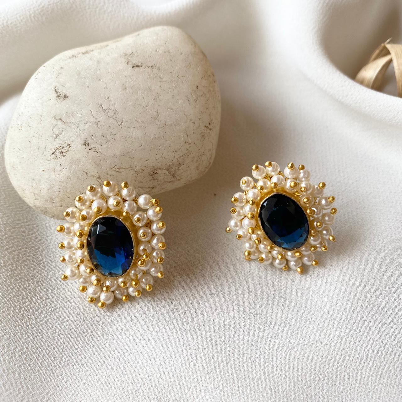 Ahelia Glossy Oval Cluster Pearl Earring - Image 20