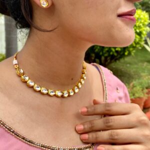 Kundan Single Layer Short Neckpiece With Stud