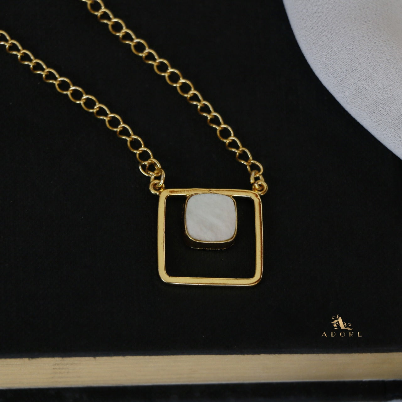 Athena MOP Neckpiece - Image 5