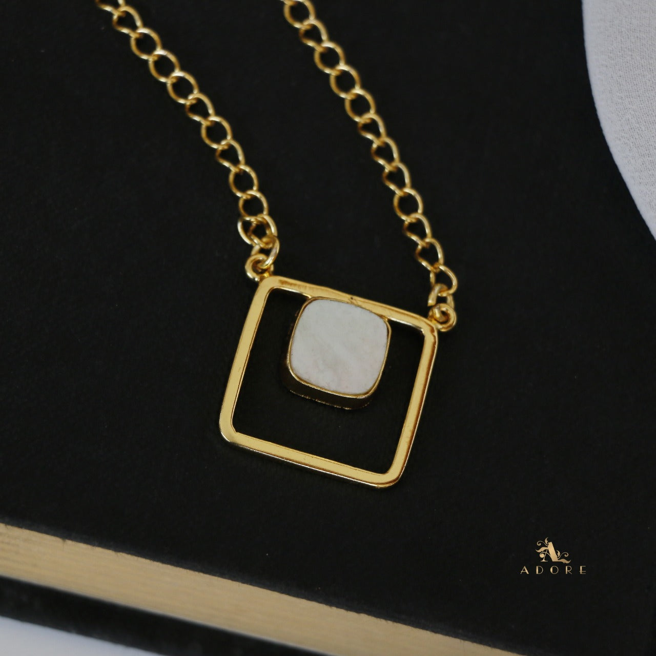 Athena MOP Neckpiece - Image 3