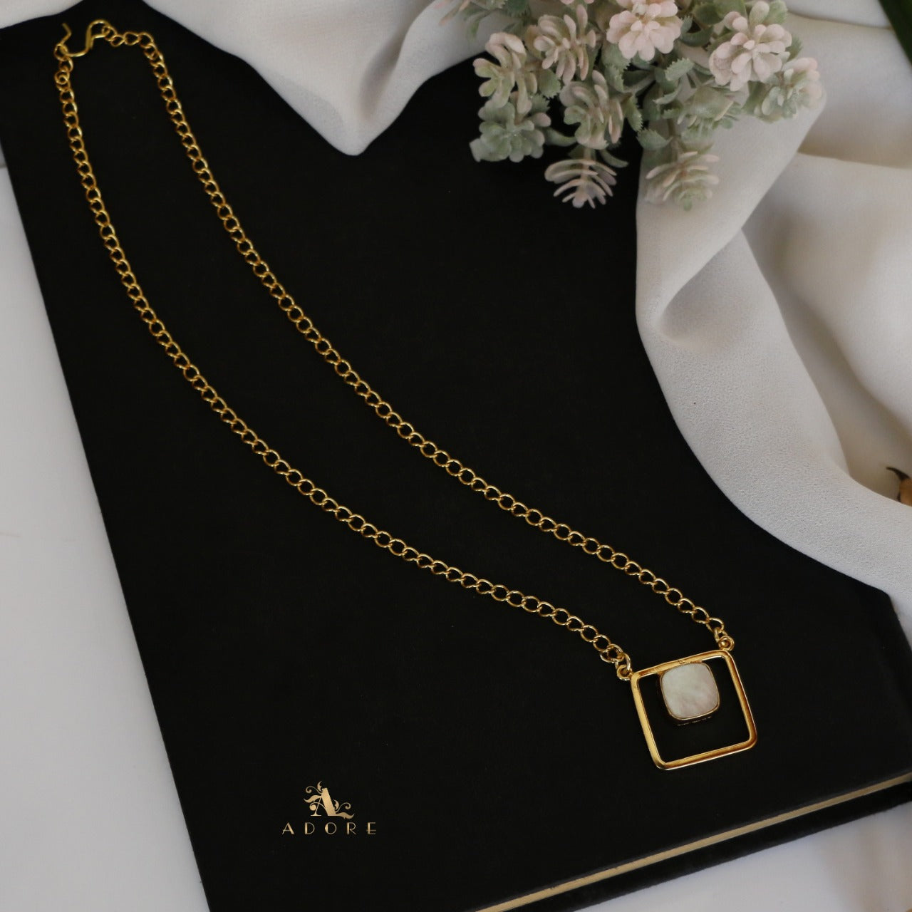 Athena MOP Neckpiece - Image 2