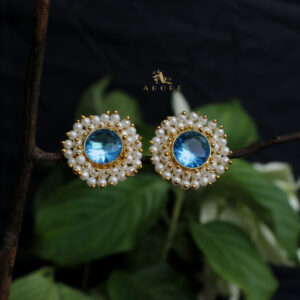 Ahelia Glossy With Cluster Pearl Earring