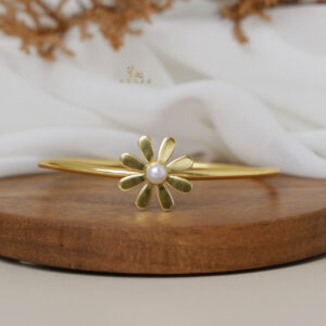 Midhila Flower Pearl Bangle