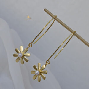 Midhila Concave Flower Earring