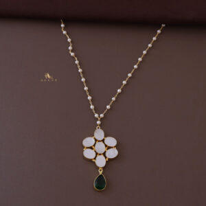 Zosia Flower MOP + Glossy Neckpiece