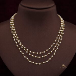 Carly Pearl Short Neckpiece