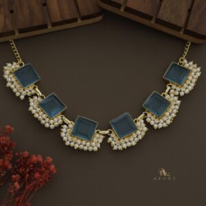 Trina 6 Glossy Square With Pearl Short Neckpiece/Choker