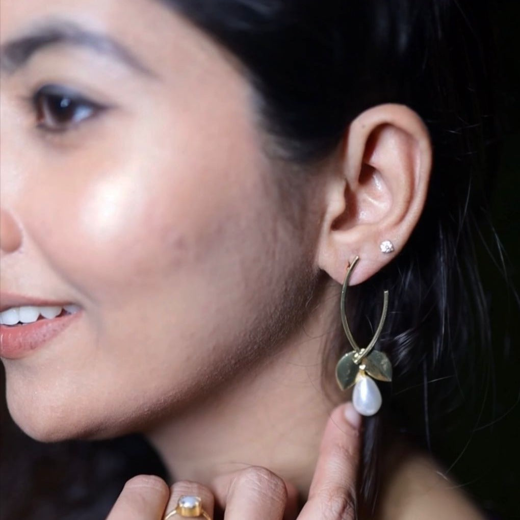 2 Leaf Emelia Earring With White Pearl (Medium) - Image 6