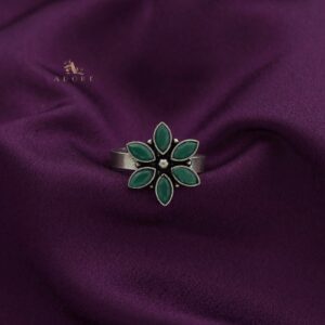 Flora Glossy Flower Ring